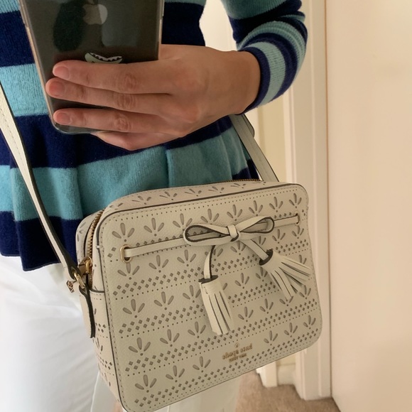 KATE SPADE NEW YORK HAYES CAMERA WHITE CROSSBODY - Picture 3 of 8